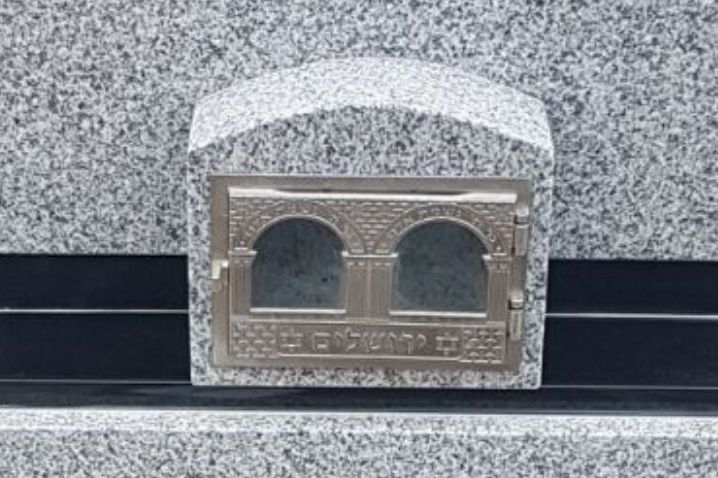 Candle box for Jewish monuments and headstones